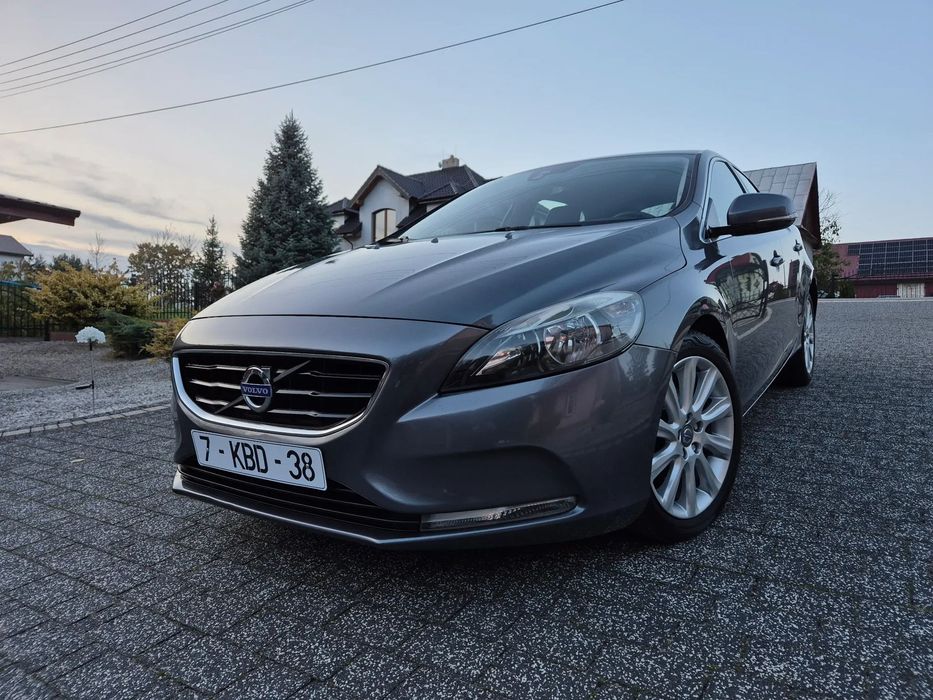 Volvo V40 1.6 D2  Momentum ** 114KM ** Sprowadzony ** Oplacony ** Ładny **