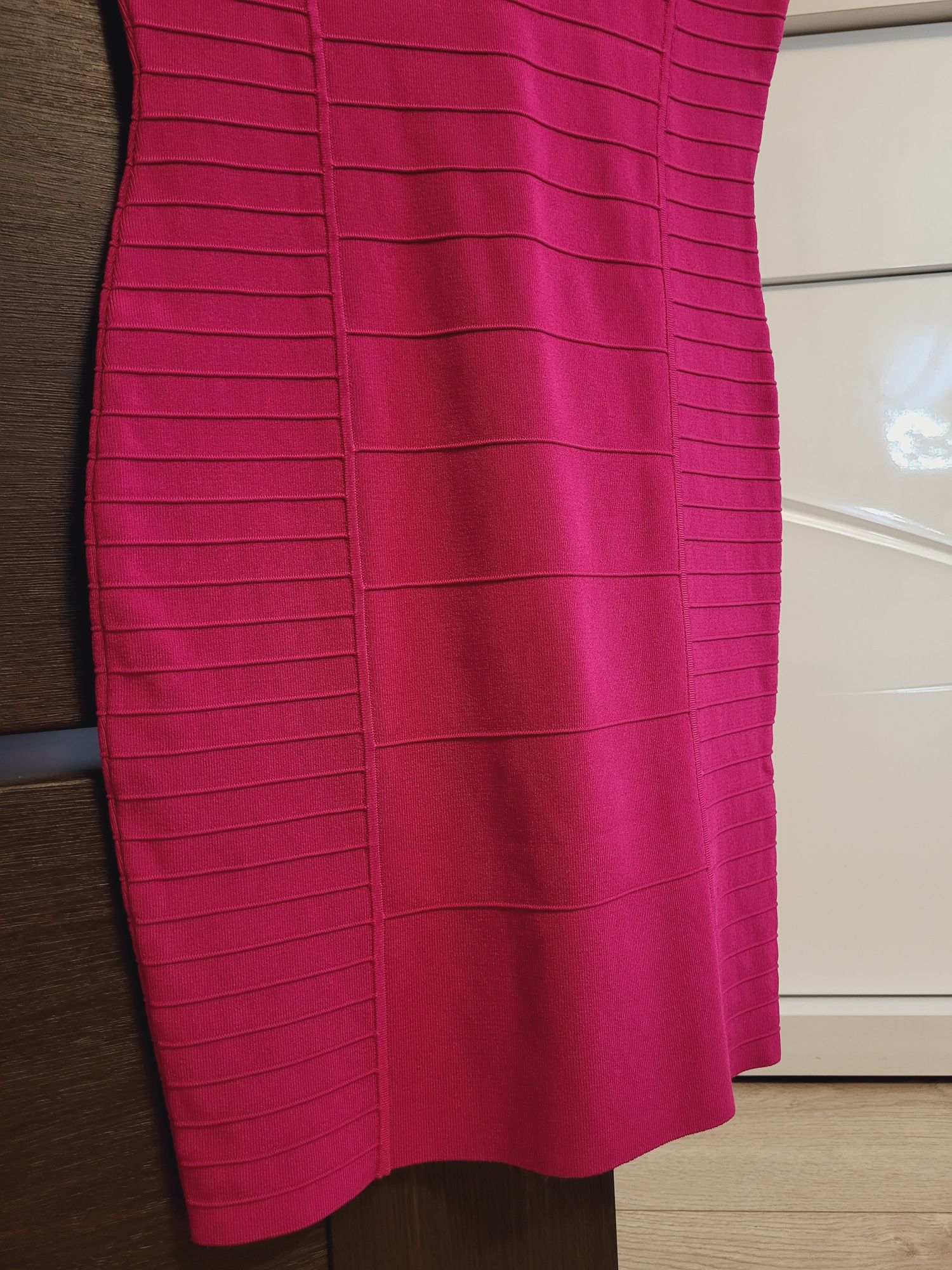 Piękna różowa sukienka bodycon dopasowana wiskoza Ted Baker rozmiar S