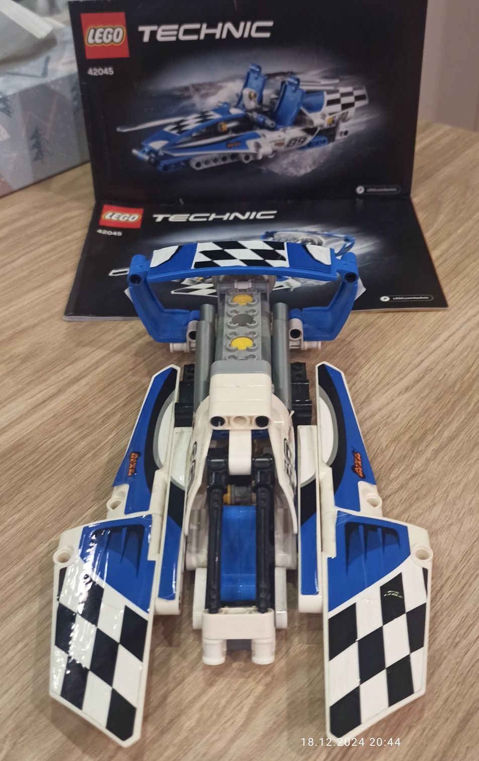 LEGO Technic 42045 łódź wyścigowa