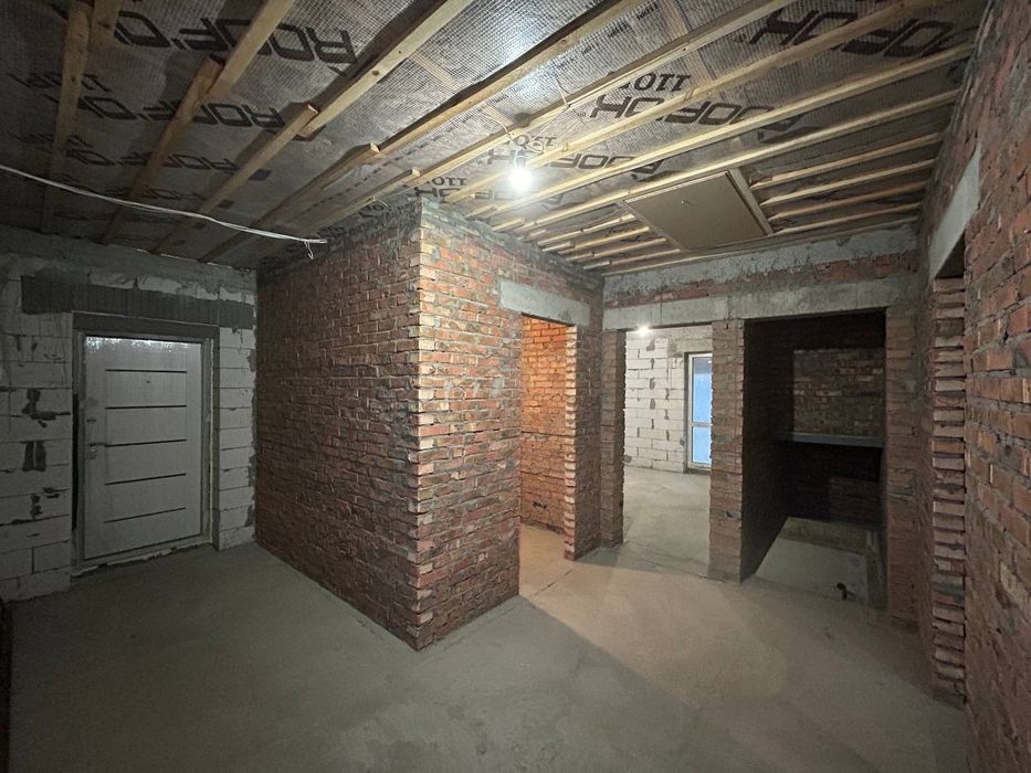 Продам новий будинок в місті Підгородне