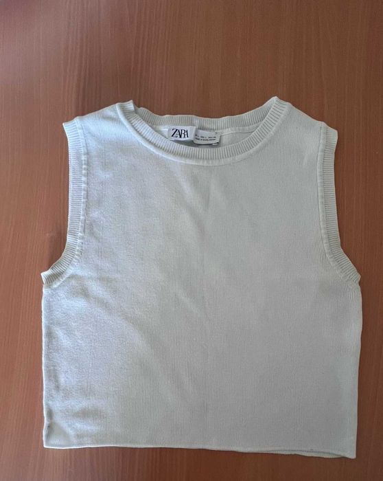 Top de decote redondo e manga à cava ZARA