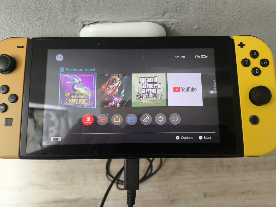 Nintendo Switch Let's Go Pikachu Edition