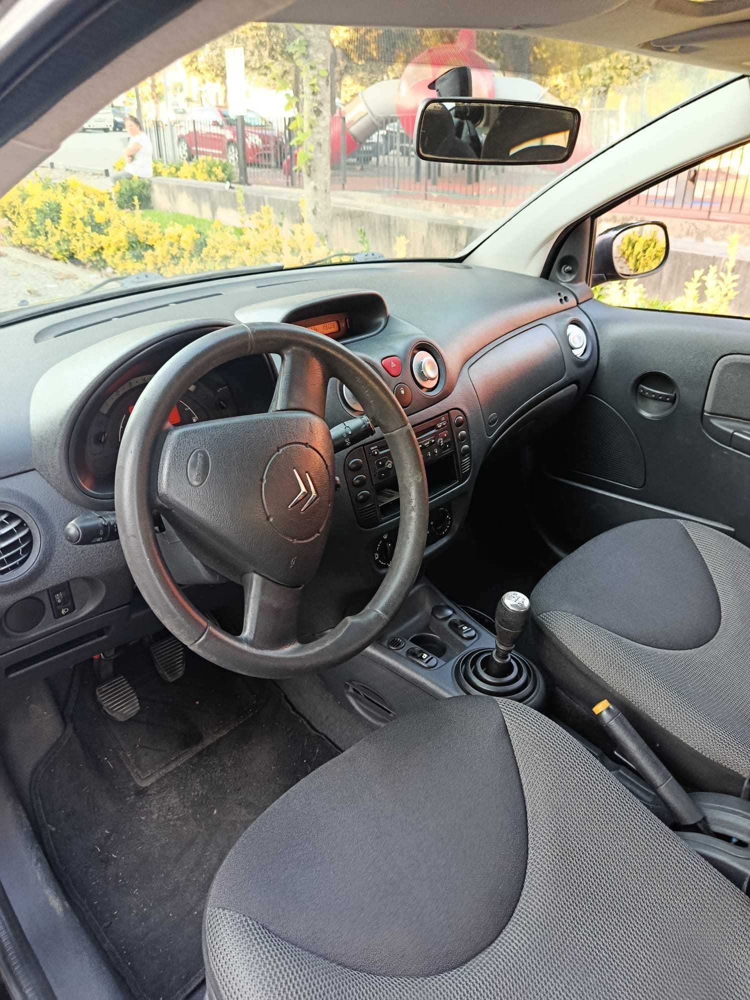 Carro C2 2005 em muito bom estado