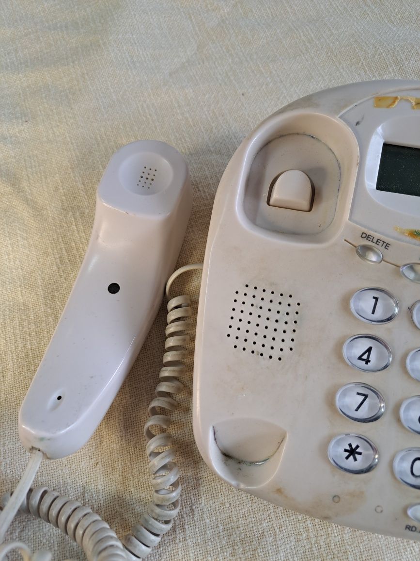 Stary telefon stacjonarny 30