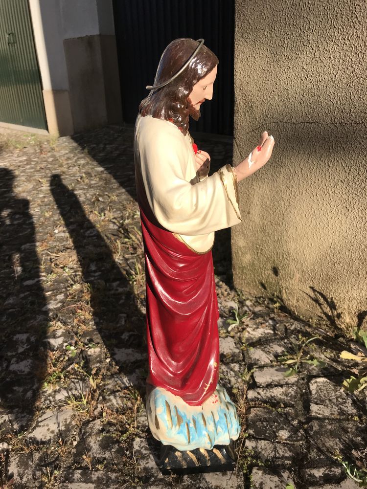 Vendo estatueta imagem sagrado coraçao de jesus