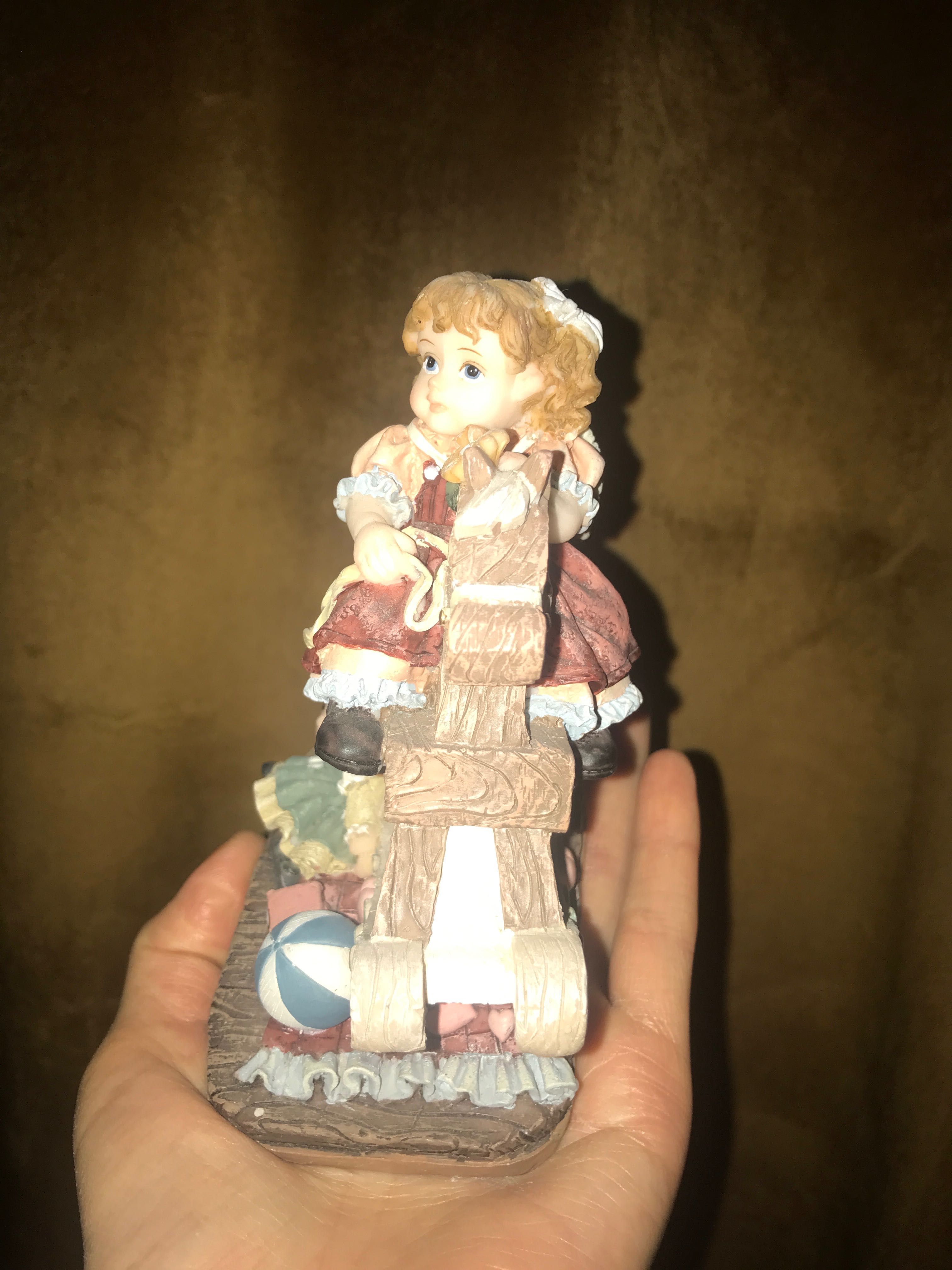Figurka vintage angielska konik na biegunach dziewczynka