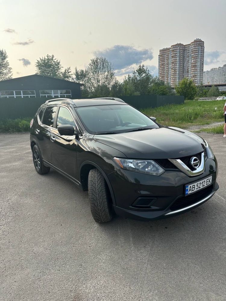 Nissan Rogue 2,5 SV комплектації