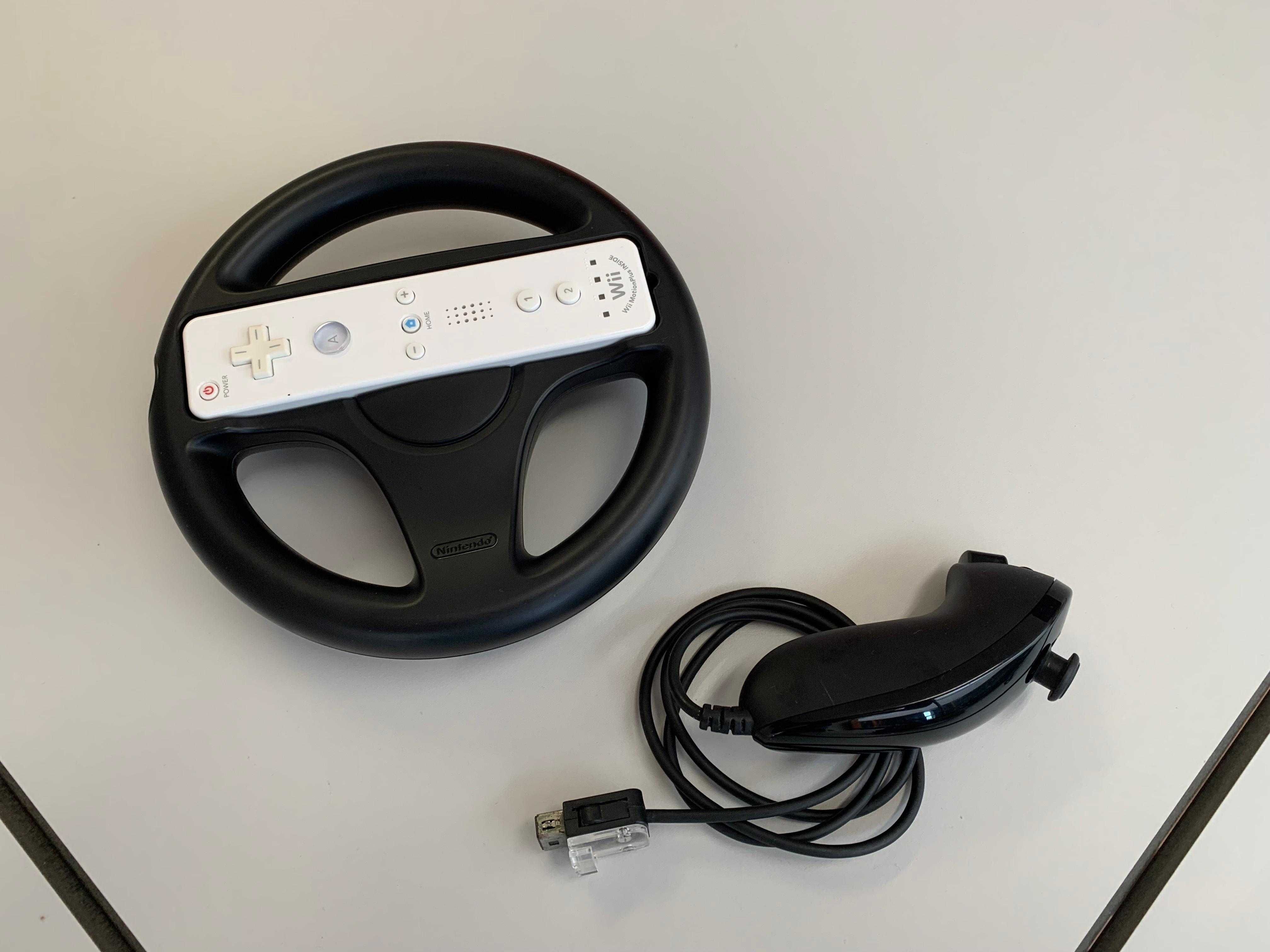 Nintendo Wii com Comando + Nunchuck + Volante + 3 Jogos
