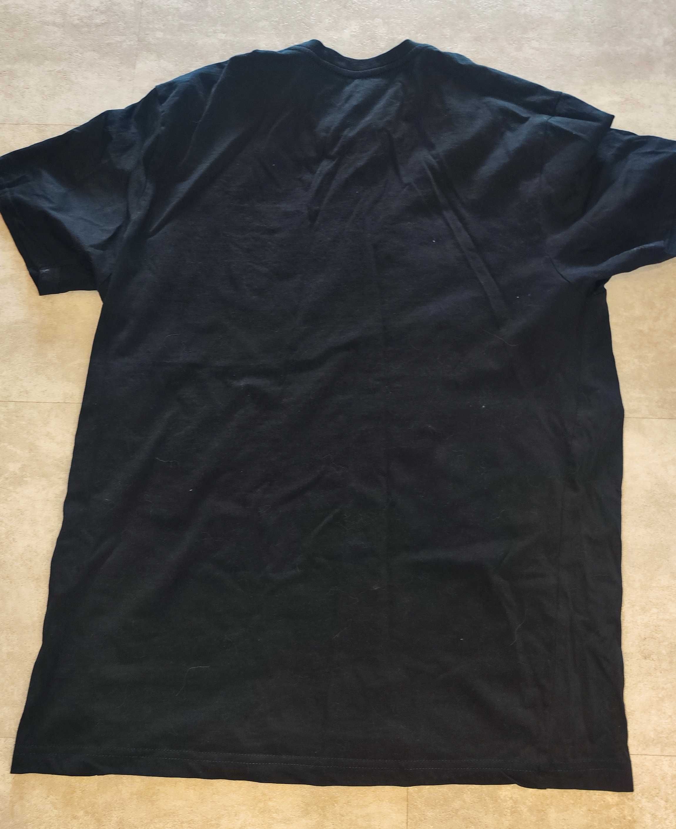 Czarny męski nowy t-shirt z nadrukiem, roz. XL
