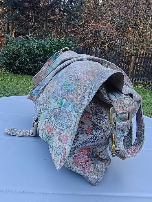 Torebka damska skórzana z motywem motyli