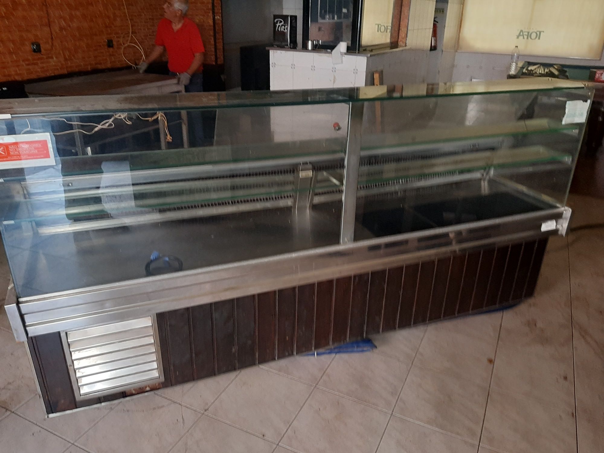 vitrine expositora refrigerada para restauracao
