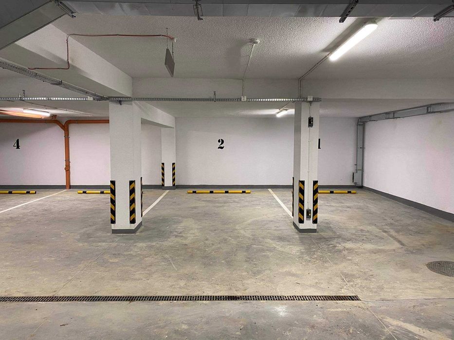 Miejsce parkingowe / postojowe / garaż / ul. Krajobrazowa