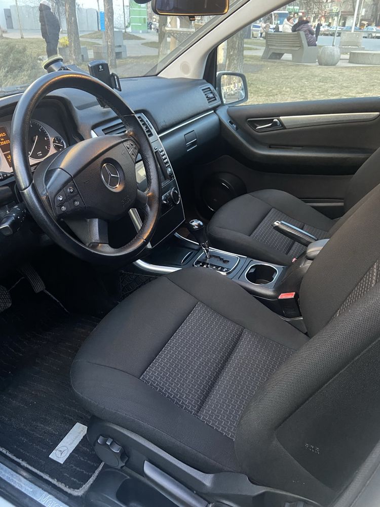 Mercedes-Benz B-180 2010року