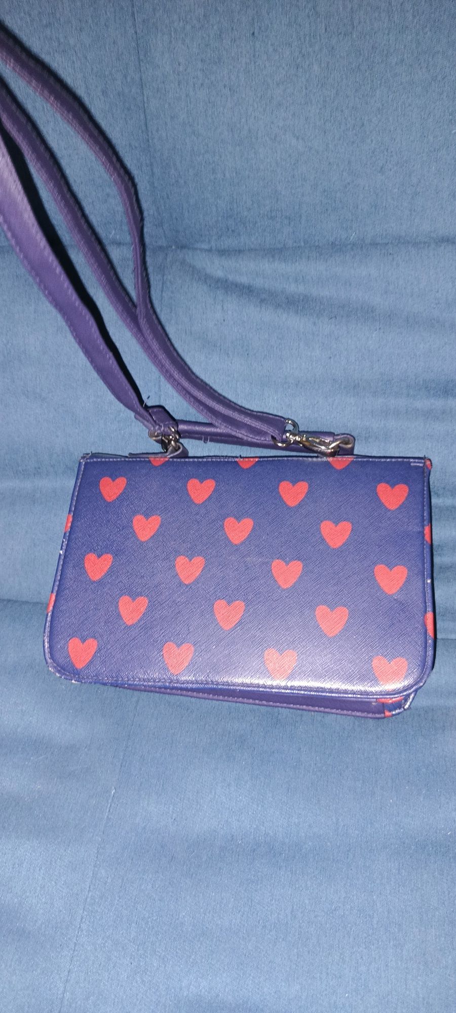 женская сумка с сердечками