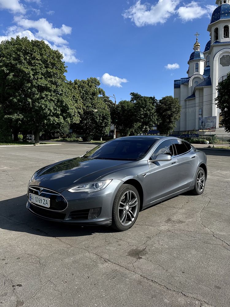 Tesla model s 2013