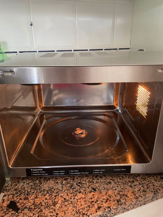 Microondas MCG30 Caso em bom estado
