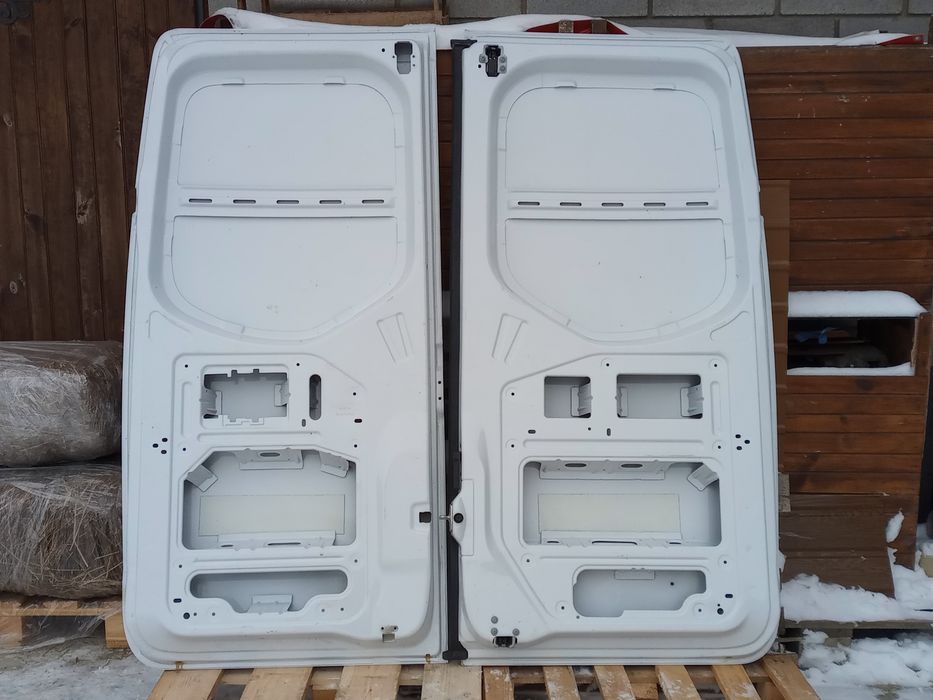 Двері задні низькі нові оригінальні Мерседес Спрінтер - 907.