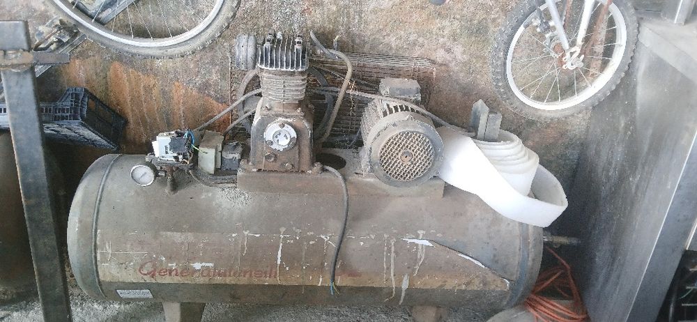 2 compressores trifásicos 200 l