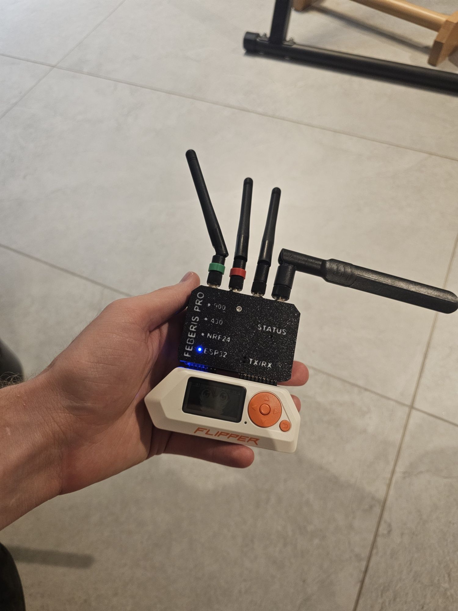 Flipper zero z modułem feberis pro