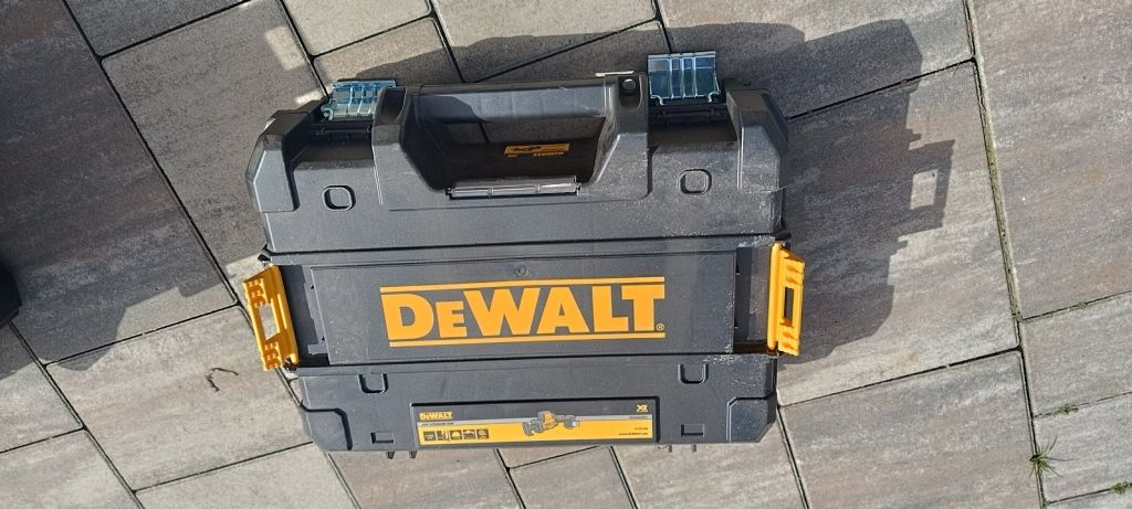 Sprzedam nową walizkę tstak piła szablasta DeWalt  DCS369