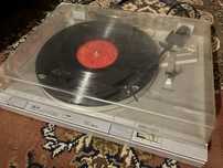 Gramofon AKAI ap-d210