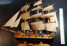 Barco antigo modelo de madeira