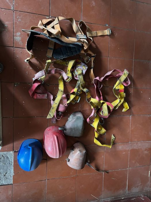 Kaski i uprzęże do pracy na wysokości