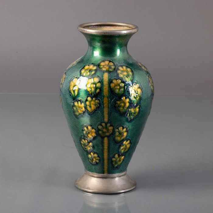 Jarra em metal esmaltado