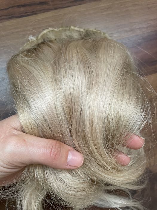 Натуральне волосся на заколках