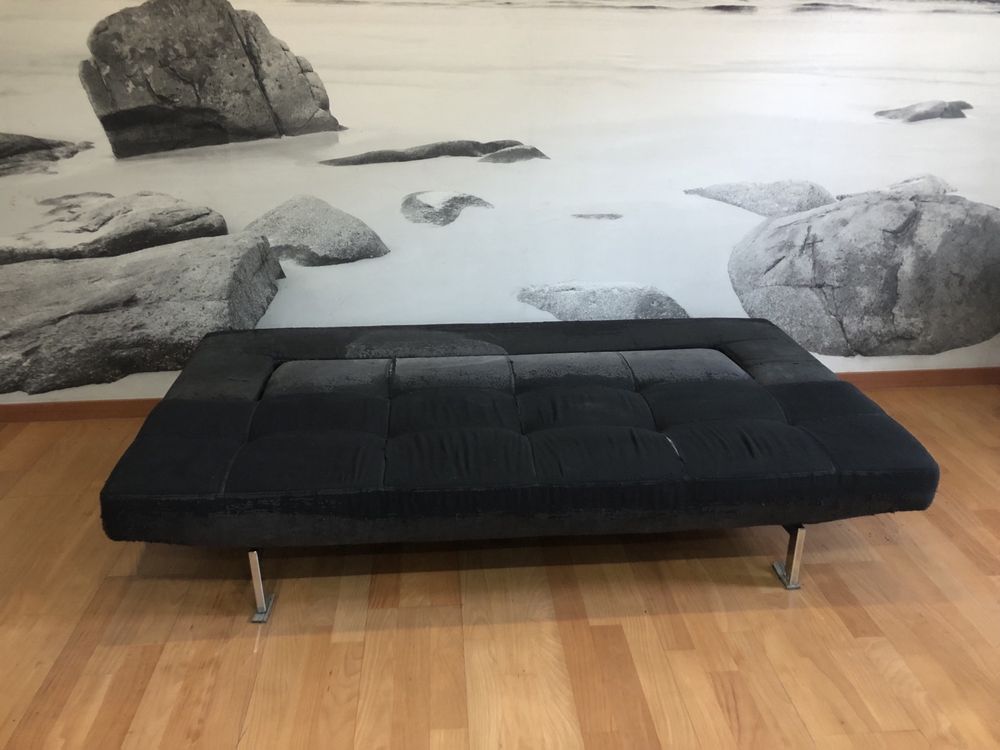 2 Sofás de 3 Lugares Preto e Creme