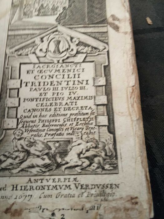 Livro com capa em pergaminho concílio tridentino