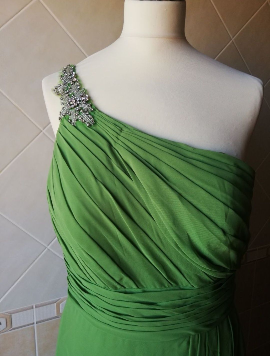 Vestido cerimónia comprido, em verde alface