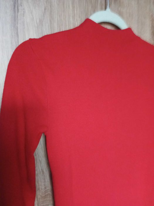 Dopasowana czerwona sukienka swetrowa Mohito długi rękaw r.S nowa