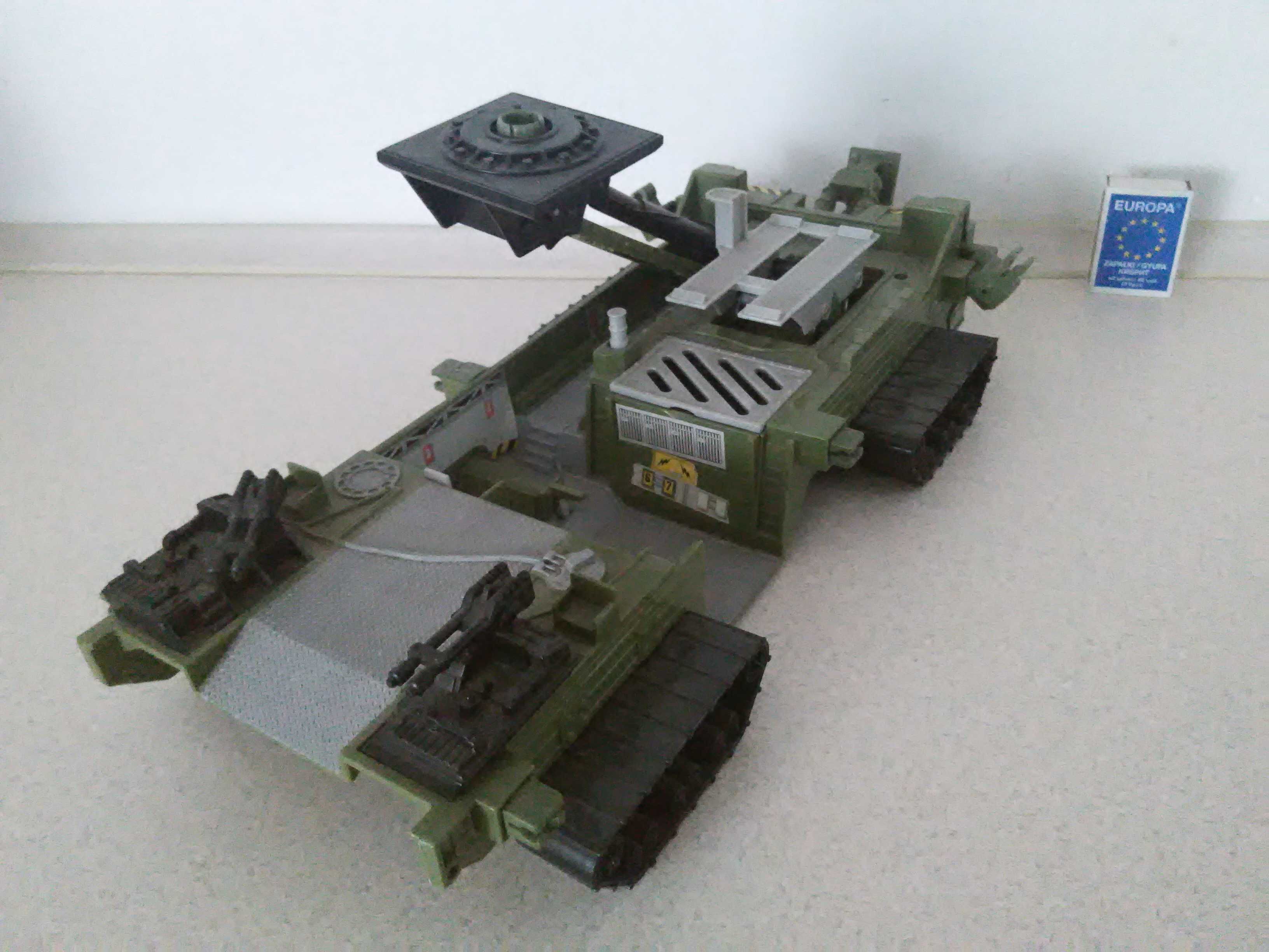 model 1998 MATCHBOX Mattel pojazd gąsienicowy wojskowy kosmiczny czołg