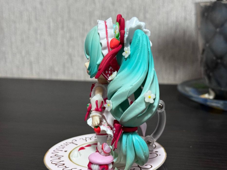 Фигурка Хацунэ Мику strawberry Miku Nendroid