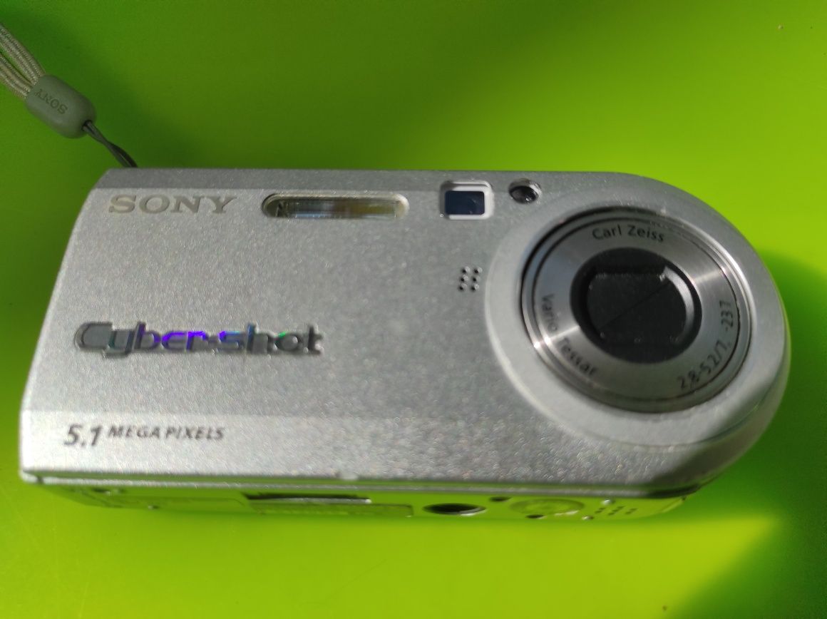 Sony cyber shot P100 5.1 digital camera