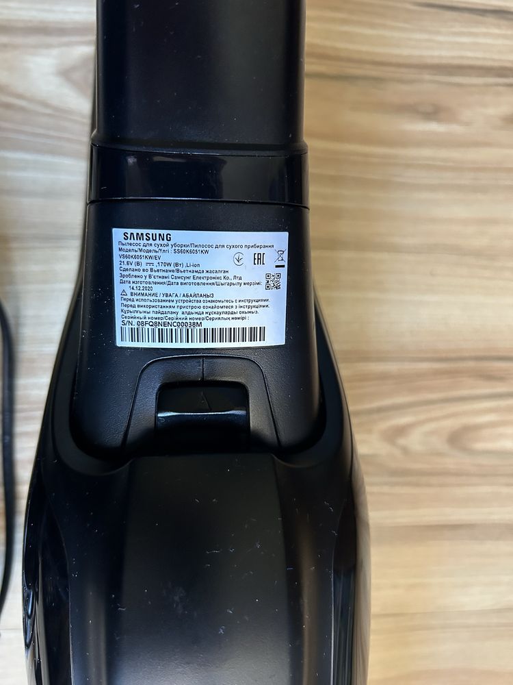 Ручний акумуляторний пилосос Samsung VS60K6051KW/EV