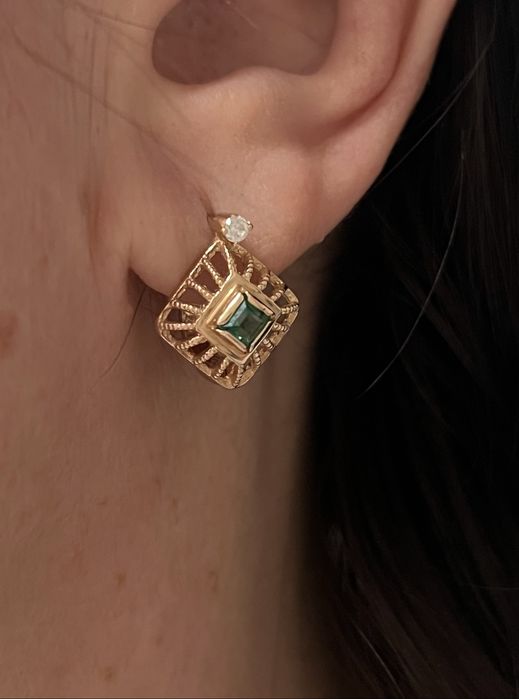 Золоті сережки зі смарагдами.Золотые серьги