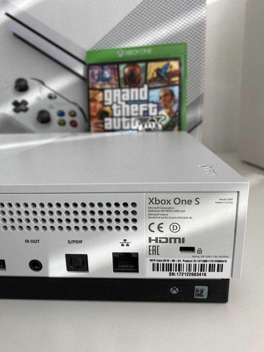 Ігрова консоль Xbox One S на 1TB + диск GTA V