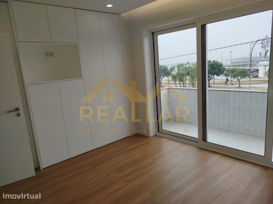 Apartamento T1 + 1 Frente À Marina Da Póvoa De Varzim