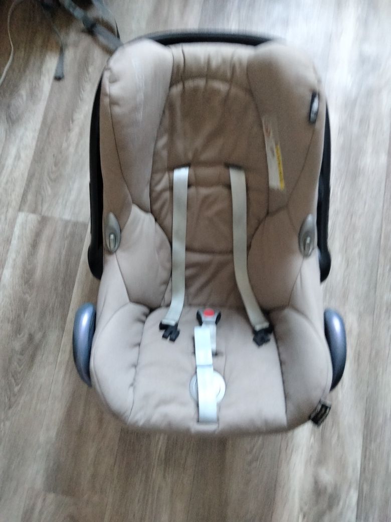 Продам дитяче авто крісло