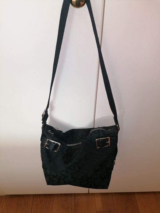 Linda mala DKNY preta