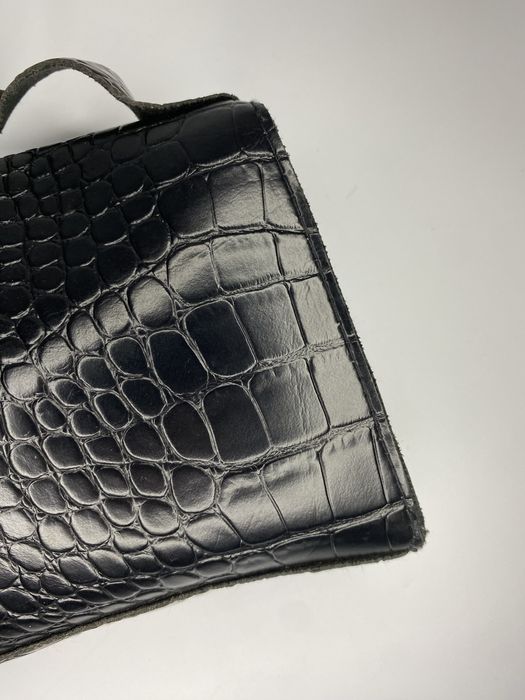 Balenciaga чорна сумка з тисненням під крокодила