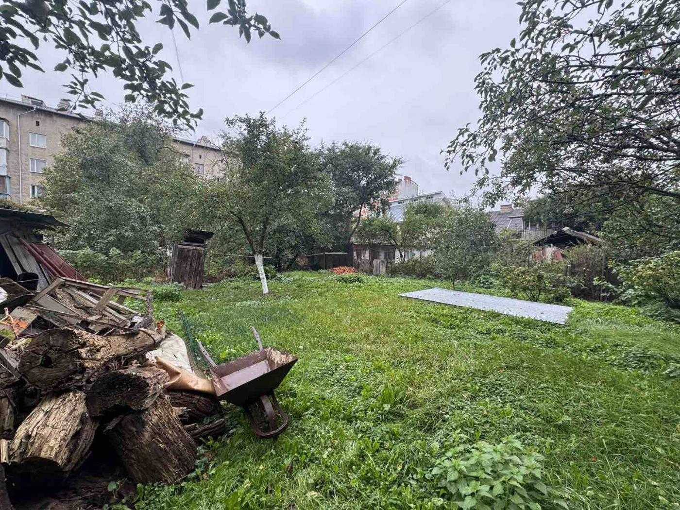 Продаж земельної ділянки в центрі