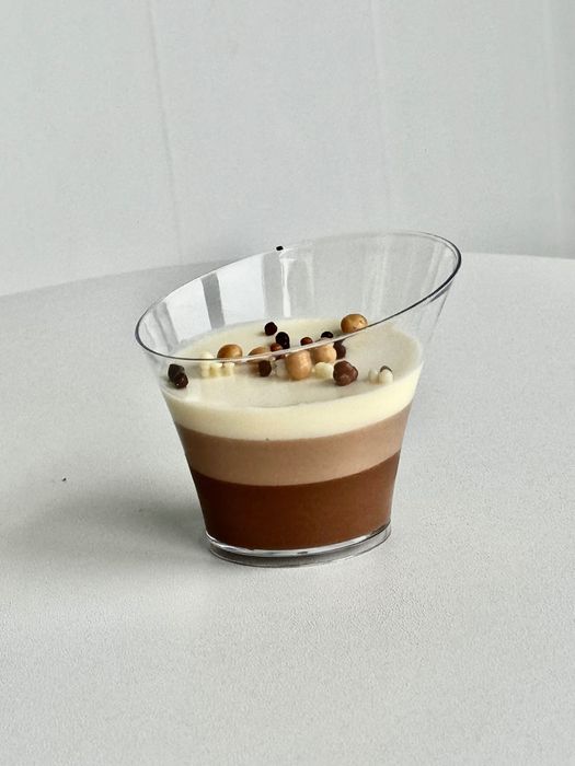 Торти, короваї, кенді бар на замовлення.