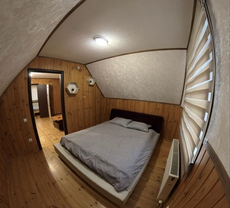 Будинок з басейном сауною/баня та чаном/джакузі