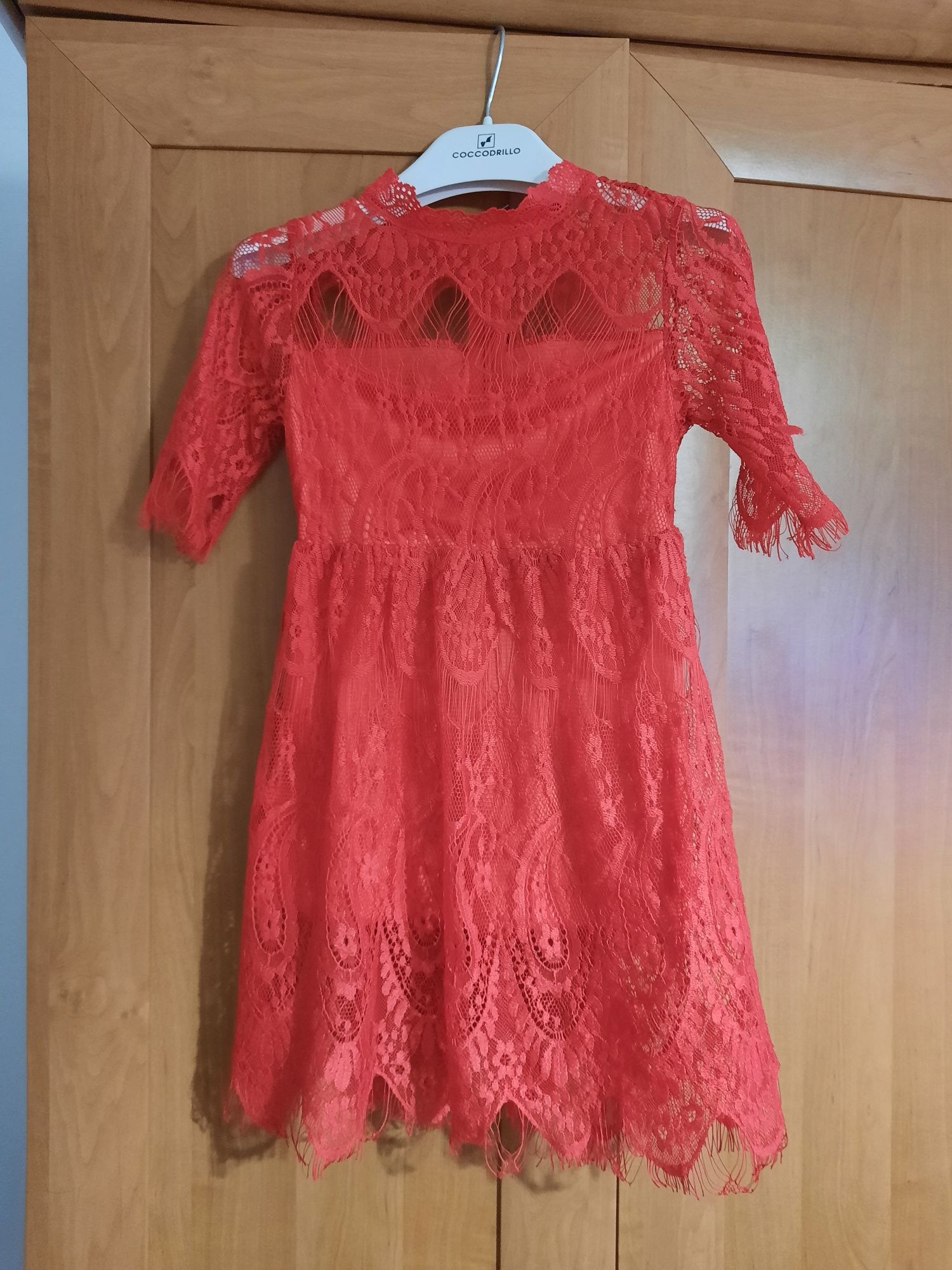 Sukienka dla dziewczynki koronkowa czerwona 98-104