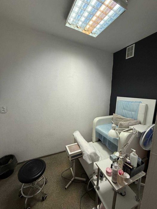 ТОП! Оренда фасадного приміщення на Ревуцького під салон або торгівлю