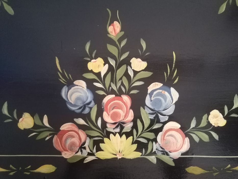 Tabuleiro pintado à mão