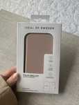 Case ideal of sweden różowy zamykany iphone 14 pro